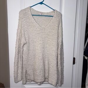 Women’s SO Cream Textured V-Neck Sweater Size: L